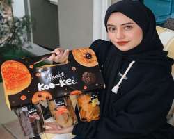 She endorses various products including absolutchocolate, ayarmessi, and others through her Instagram.